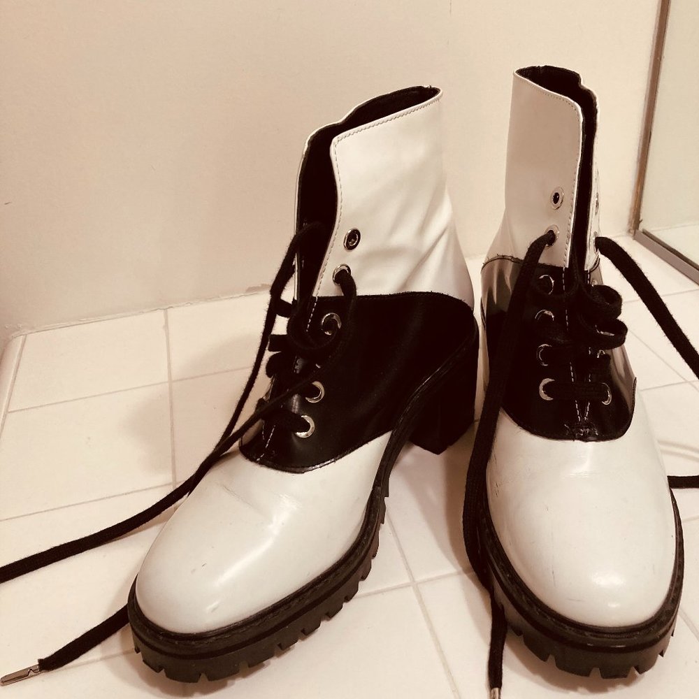 Esprit genuine LEATHER Lace Up B&W Ankle Boots - European size 38 - US Sz 7.5